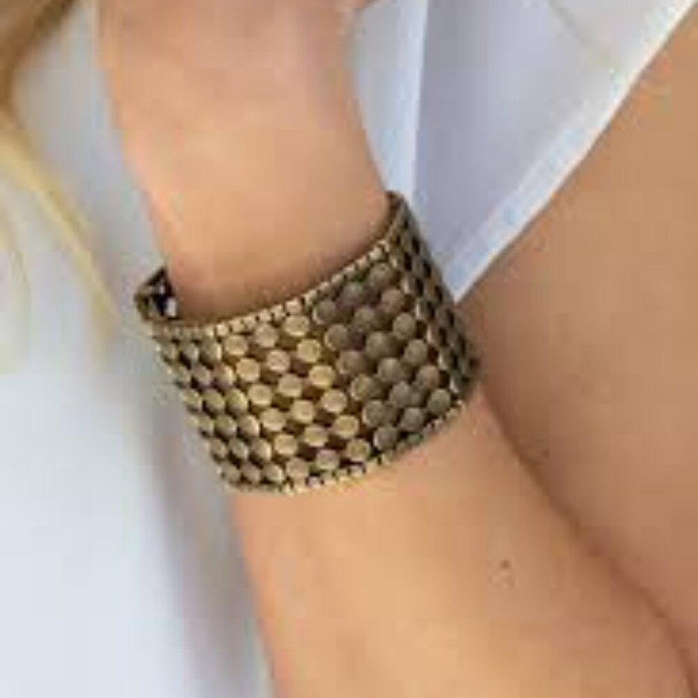 $5 for $25✨ Antique Gold‑Tone Geometric Stretch Bracelet – Bold & Stylish ✨